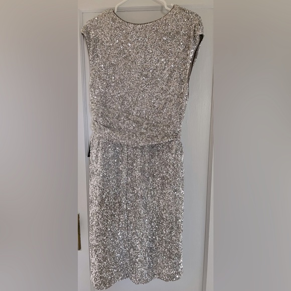 Sequin V-neck Cocktail Dress 🤩 - Picture 6 of 7